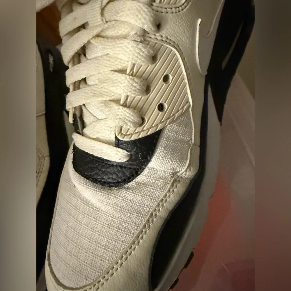 Women’s NIKE Airmax 90